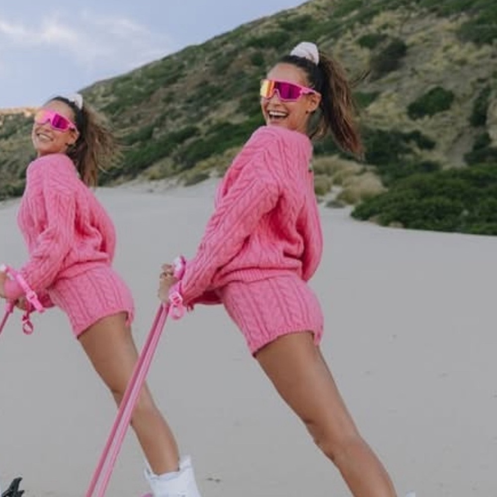 Daily Drills Cheeks Sweater Set (Sweater and shorts) 💕💗 XS/S
